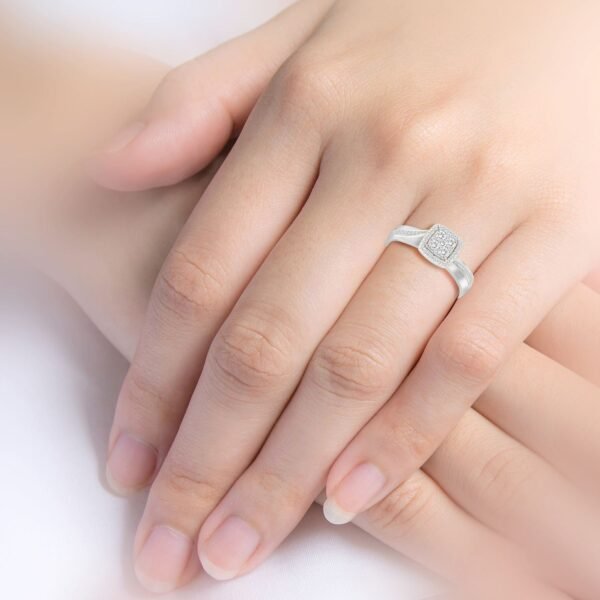 LADIES RING 1/4 CT ROUND DIAMOND 10K WHITE GOLD - Image 4